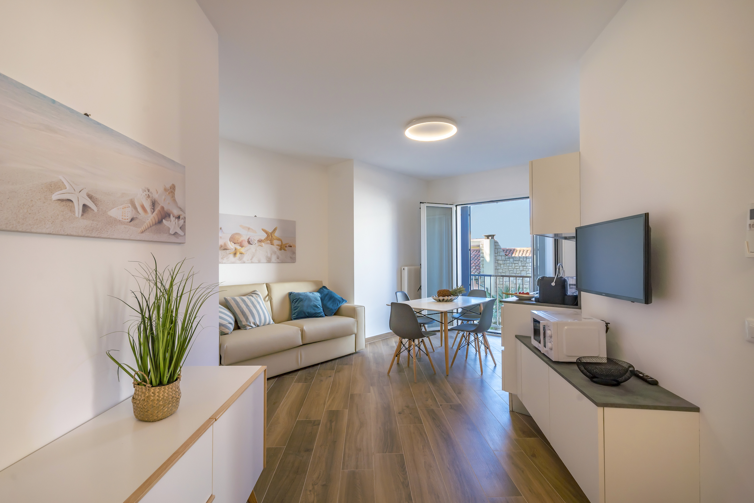 LEVANTE for a luxury stay – Front Beach